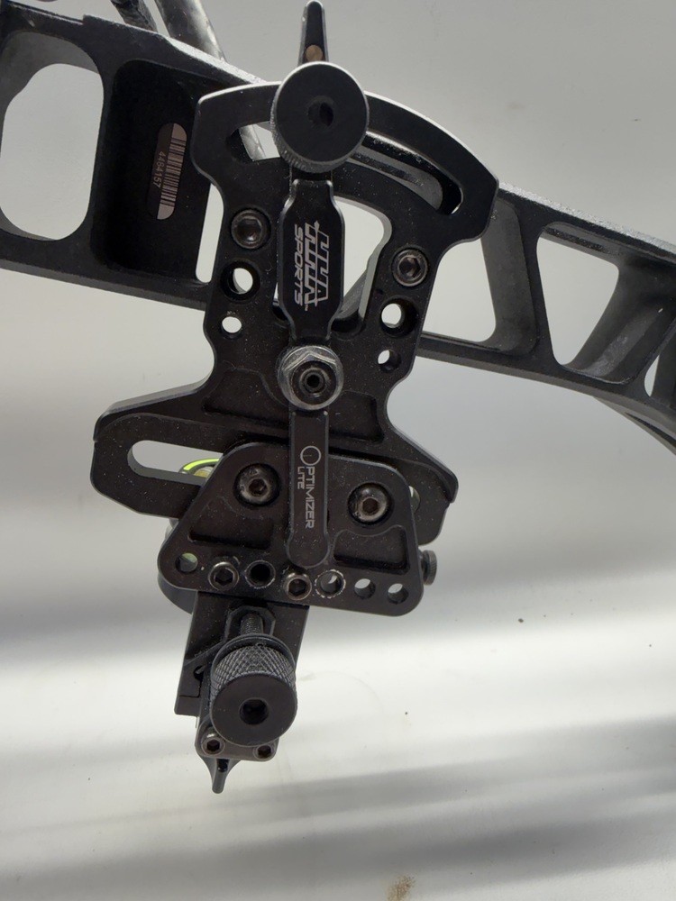 MATHEWS V3 COMPOUND BOW WITH HHA SIGHT