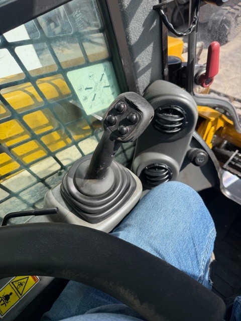 2017 Caterpillar 259D Compact Track Loader – Enclosed Cab, A/C & Heat