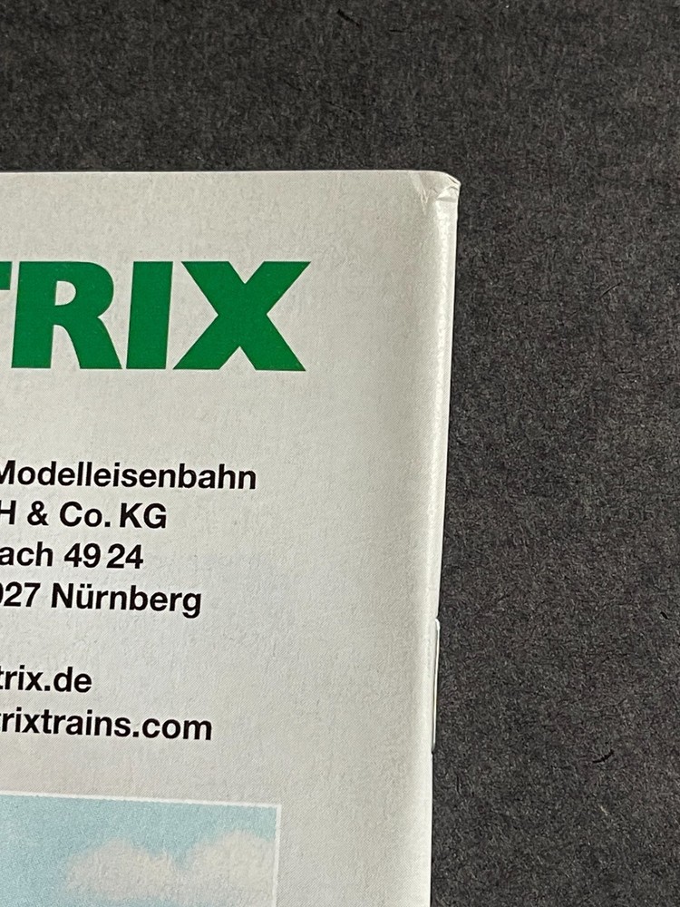 MARKLIN & TRIX New Item Eisenbahn Catalog 2005 - AS IS