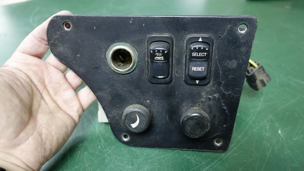 Peterbilt 387 Dash Panel with Two Switches and Two Knobs