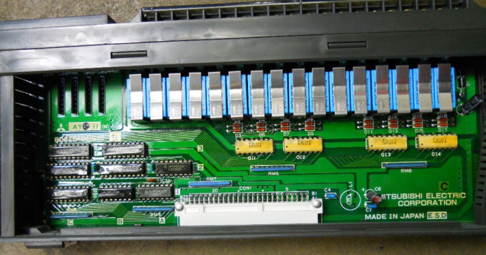 MITSUBISHI MELSEC OUTPUT MODULE PROGRAM CONTROLLER AY11