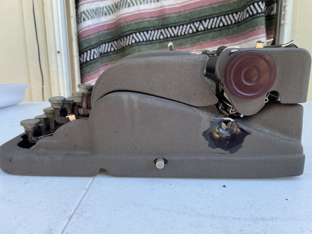 Underwood Champion Typewriter With Case - Read Description