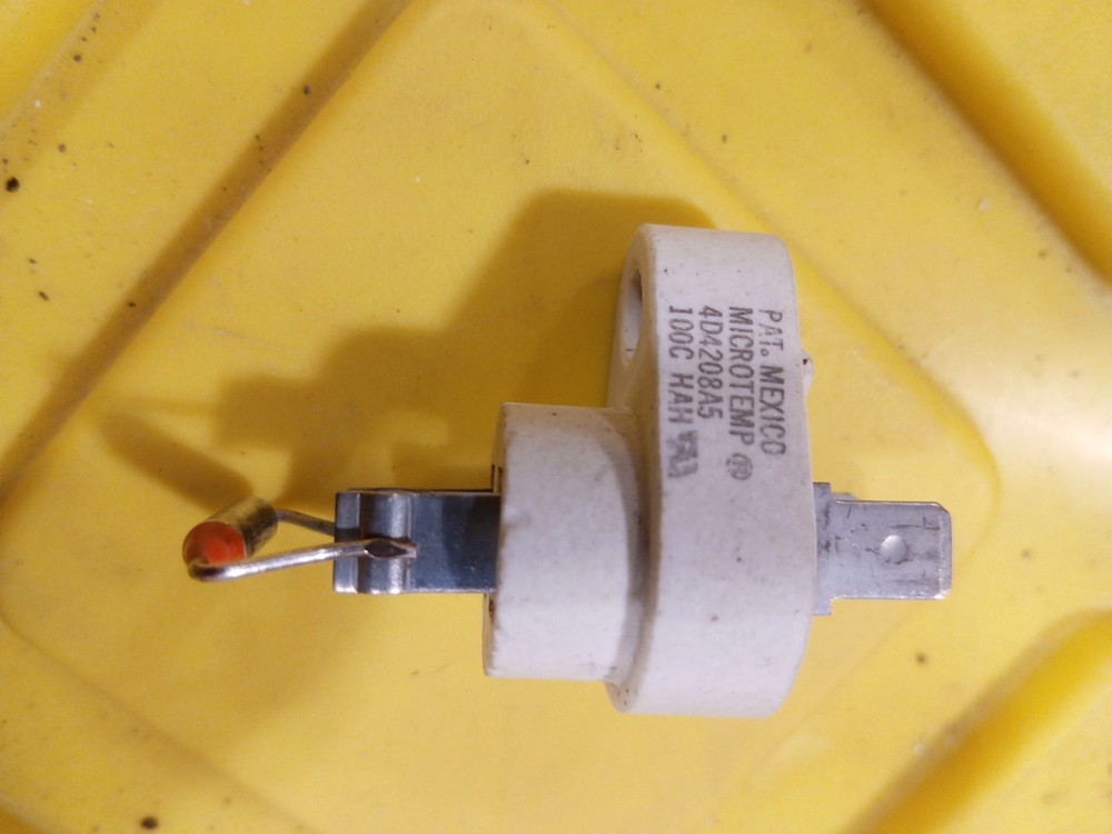 Micro temp thermal fuse 100C  4d4208A5