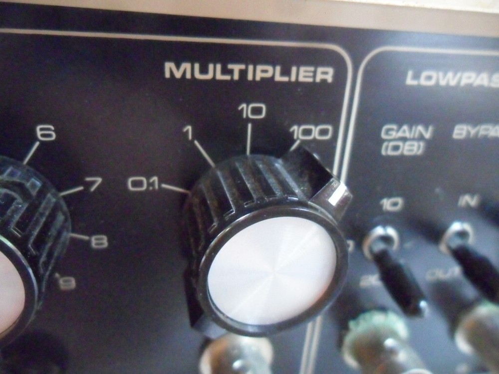 Clean Frequency Devices 901F Filter Amplifier Instrument Powers Up Sold UNTESTED