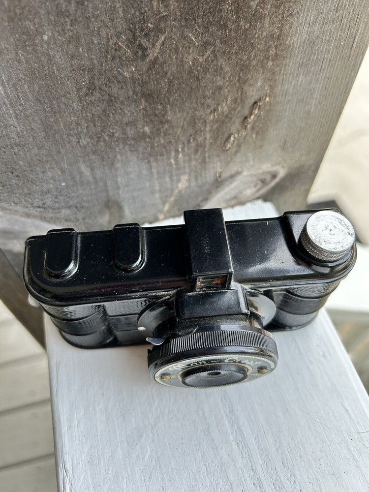 Vintage Mar-Crest Camera Plastic Camera, Untested