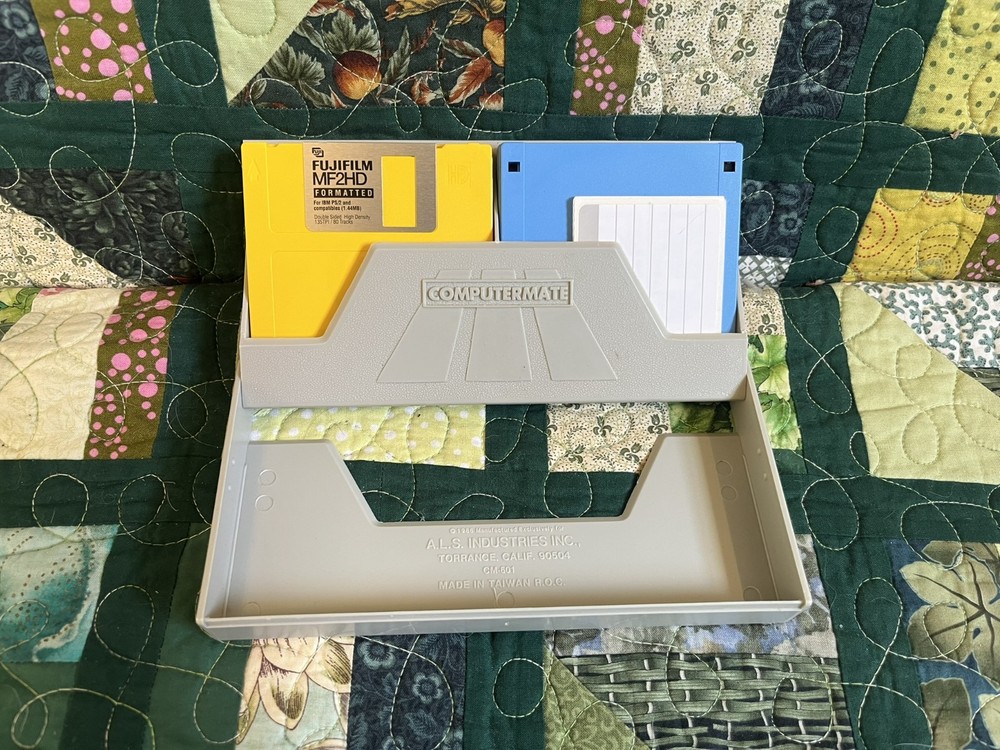 Fujifilm MF2HD Floppy Disks (8) Double Sided High Density, IBM format, With Case