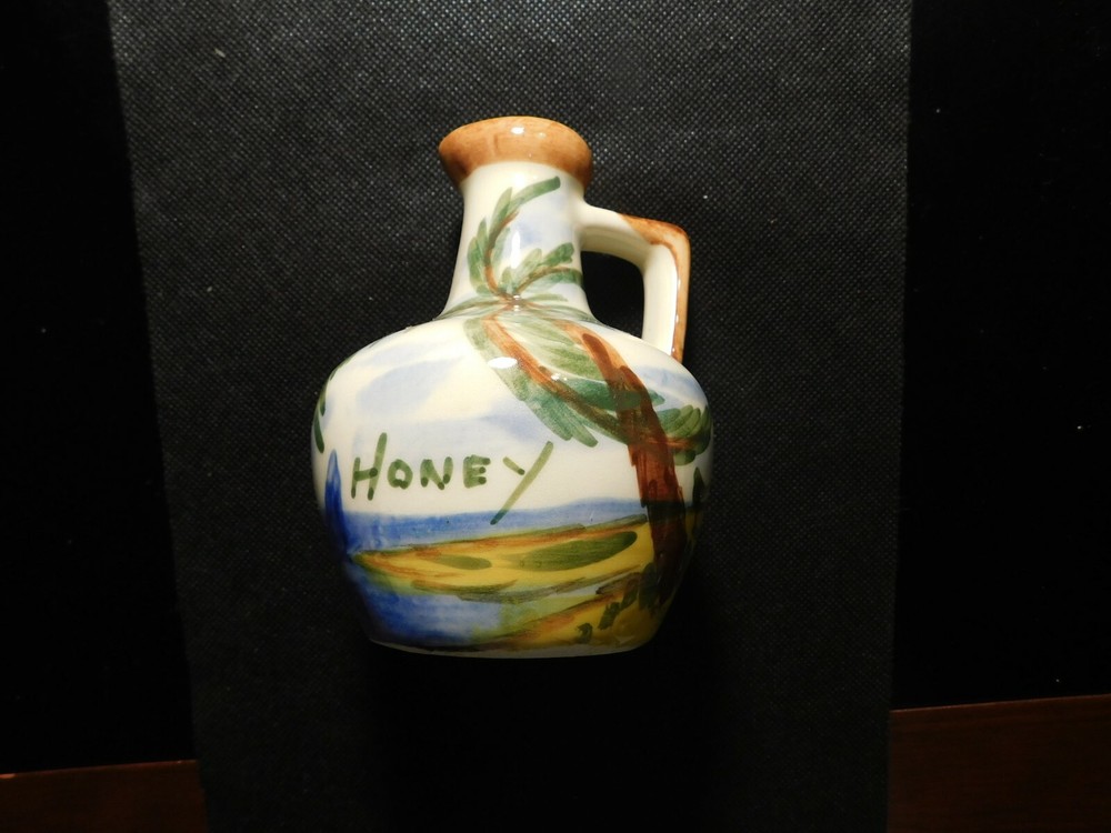 PAINTED SCENE HONEY PITCHER! a84DXX