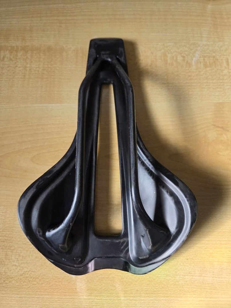 KORE carbon saddle