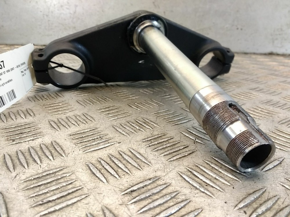 2011 TRIUMPH SPRINT ST Bottom Yoke