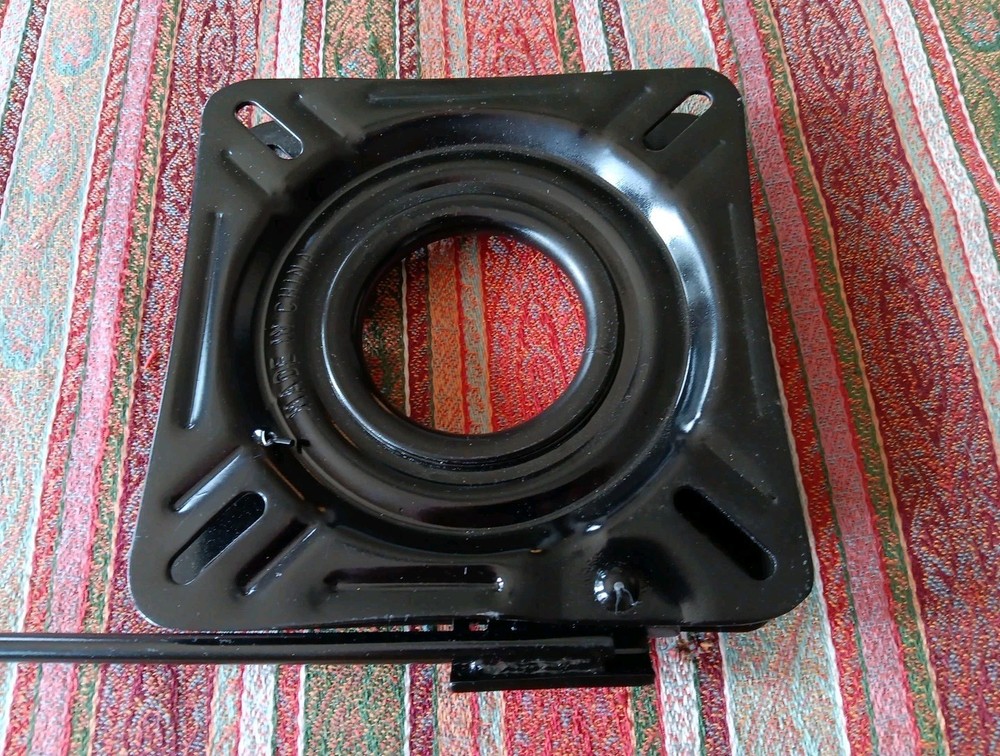 Springfield Marine Locking Swivel Seat Base