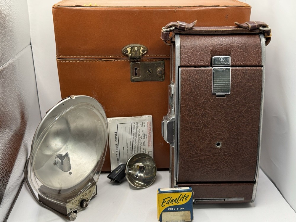 VTG Polaroid Land Camera model 95 A With  Light Flash Untested