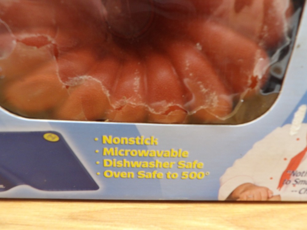 Smartware 16-Piece Basic Silicone Bakeware Set AS Seen TV- NEW IN BOX!!!!