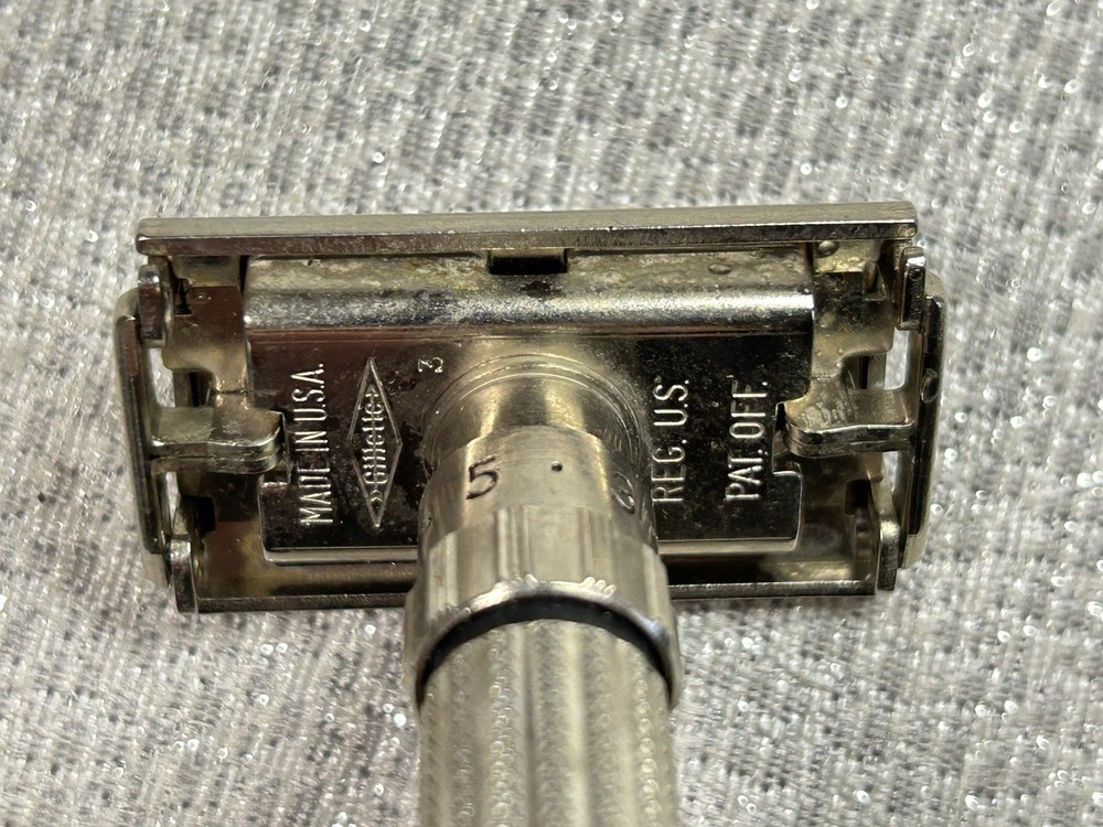 Vintage 1960s GILLETTE Adjustable Fat Boy Razor Case