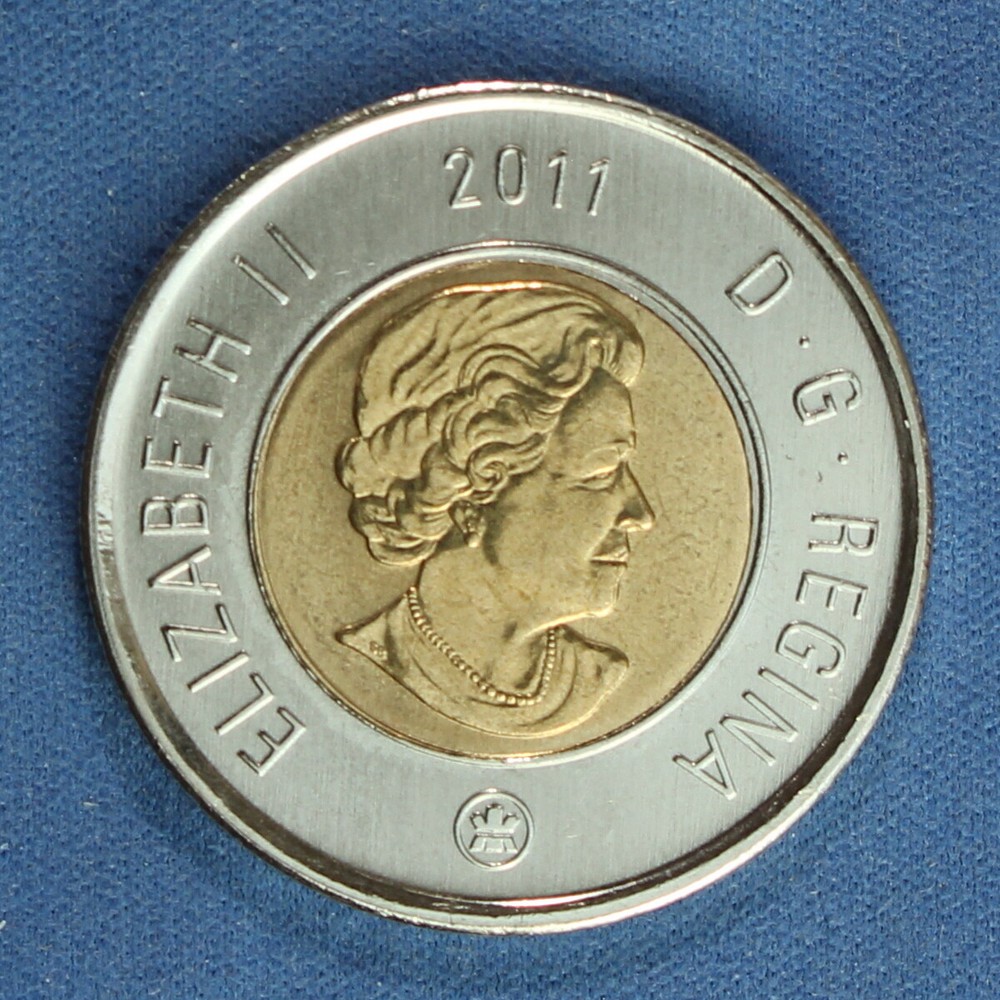 Canada 2011 Toonie 2$ from a Mint Roll (Normal Reverse)