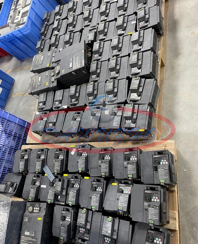 1PC USED Mitsubishi Inverter FR-E720S-0.2K