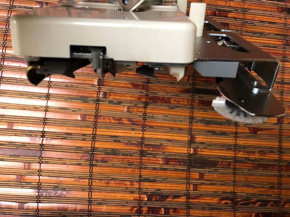 STUDIO MOD 560L KNITTING MACHINE CARIAGE ONLY, NO ATTACHMENTS