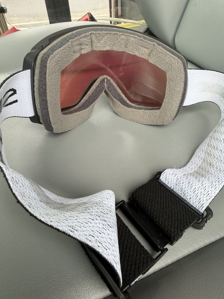 Smith Ski Goggles Mirrored Blue Lens Black Frame Adjustable Strap Foam Padding
