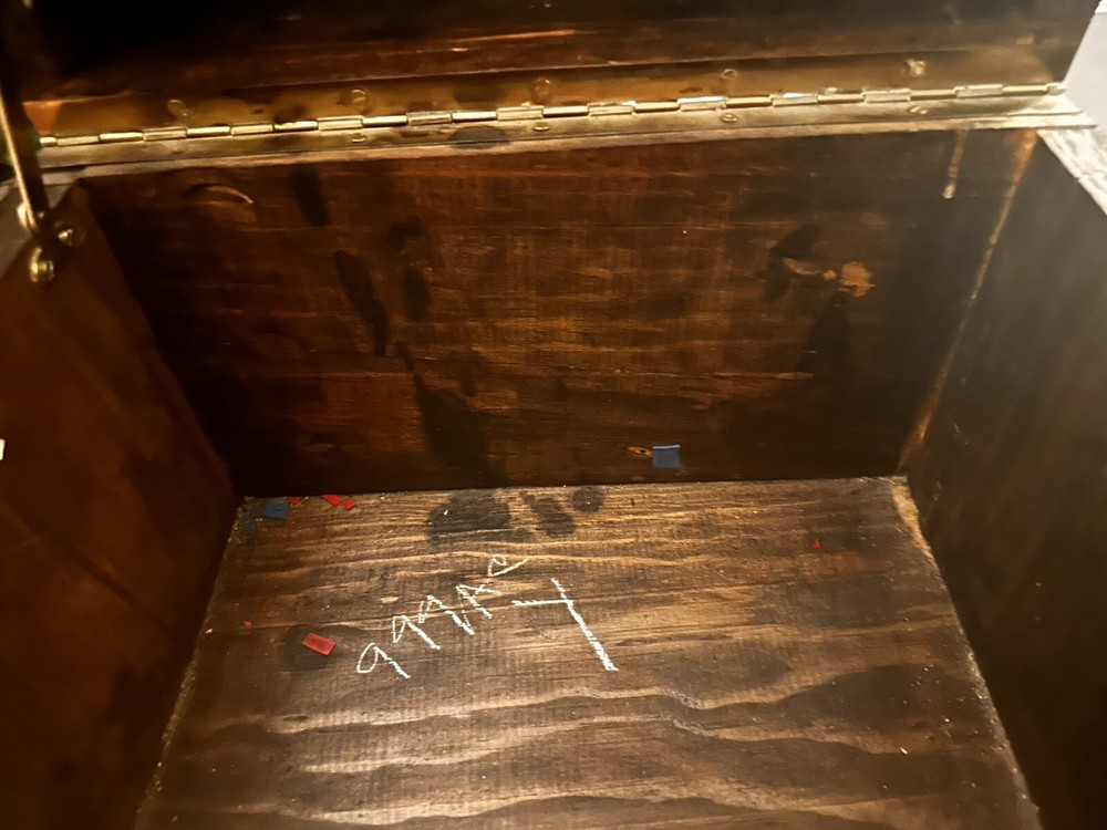 vintage Cedar treasure chest dos equios