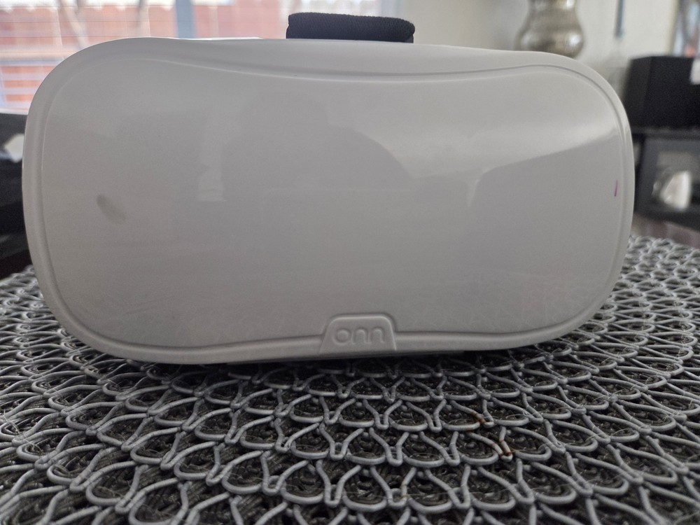 VR Virtual Reality Smartphone Headset White Black Adjustable Strap Plastic