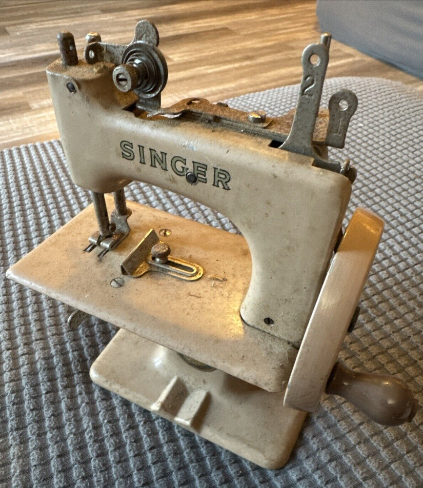 Miniature Singer Sewing Machine-Made In Great Britain