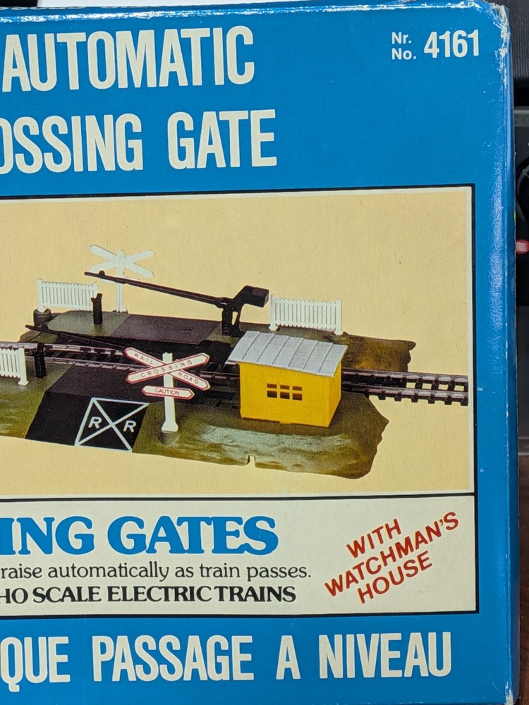 Model Power - HO Scale - #4161 - Automatic Crossing Gate - Ready To Use - NOS
