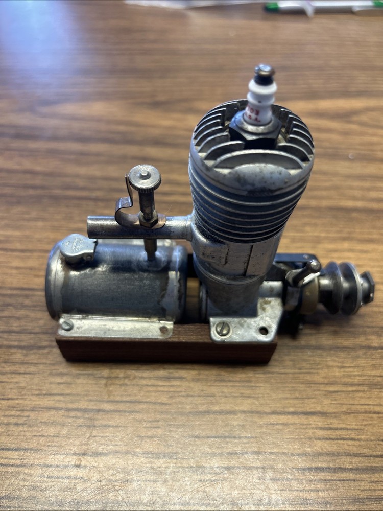 Cleveland Tom Thumb Spark Engine Model Airplane Engine M11