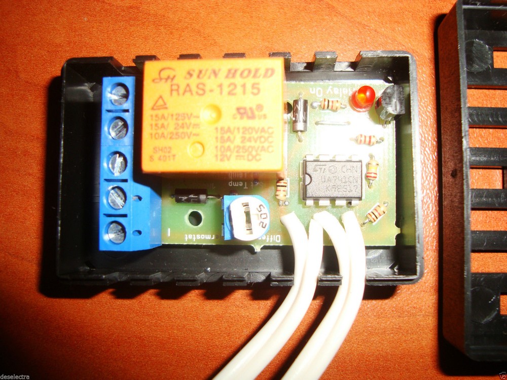 Mini boxed differential thermostat solar water heating pump controller 12V 10A