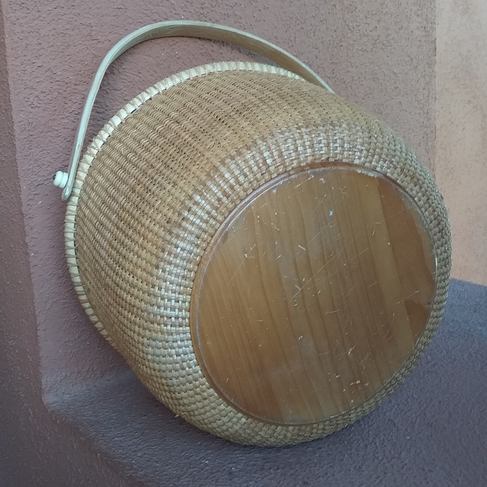 BASKET NANTUCKET STYLE ROUND SHAPE BASKET PURSE HANDLE FABRIC LINING PLUS TIE