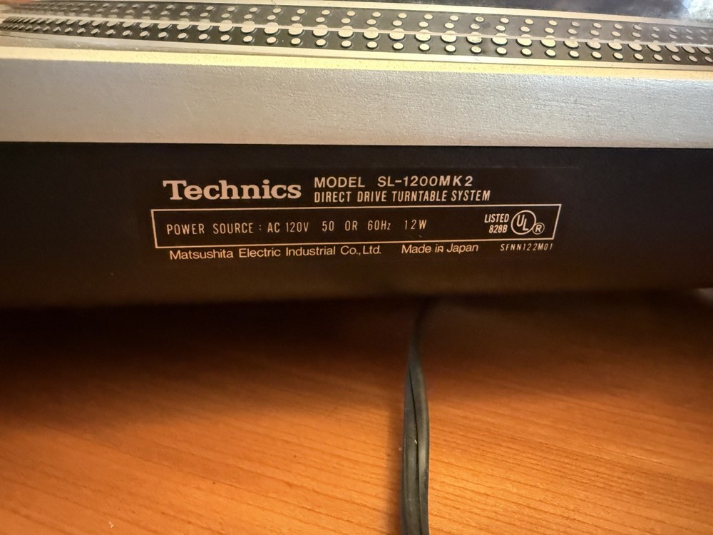 TECHNICS SL-1200MK2 PROFESSIONAL DIRECT DRIVE TURNTABLE