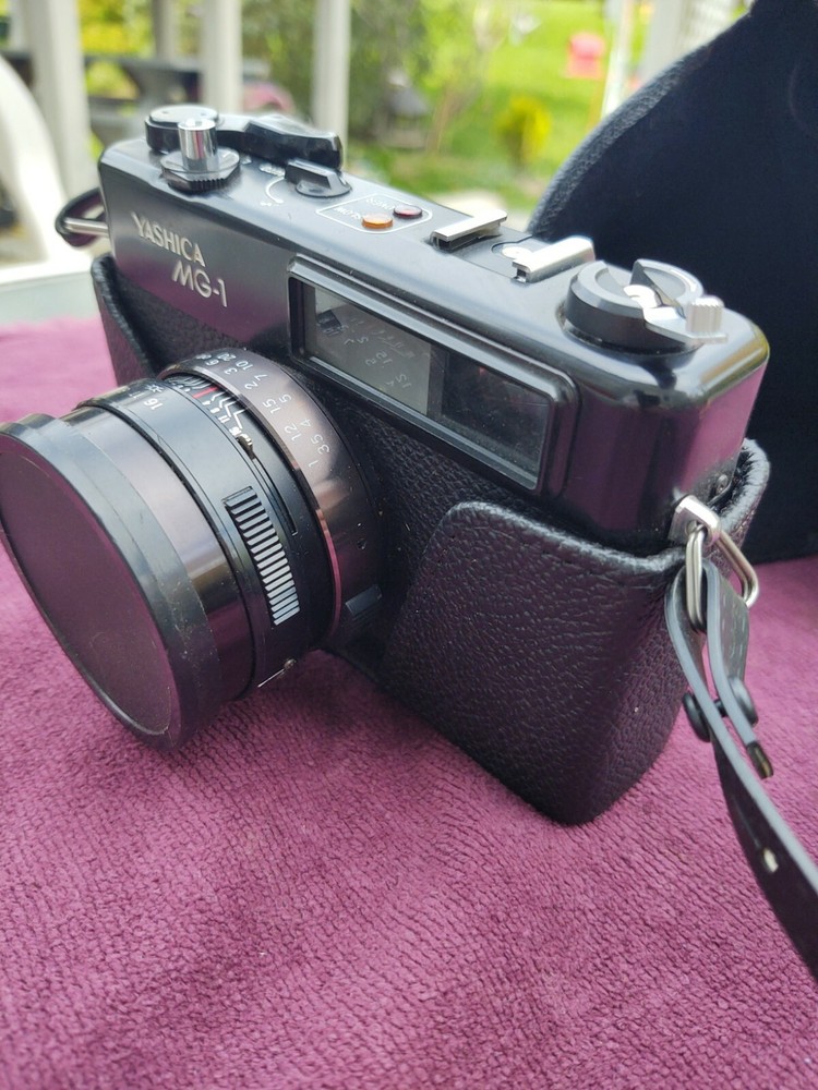 YASHICA MG 1 ,45 MM IN CASE