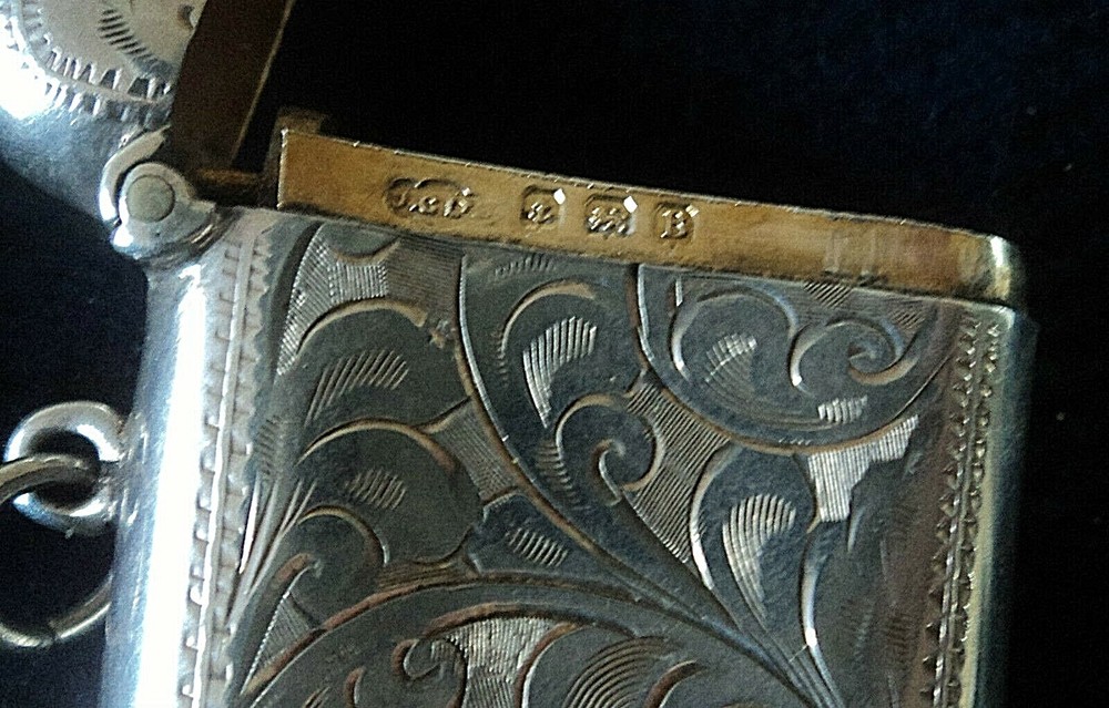 Attractive Silver Patterned Vesta / Match Safe - Birmingham 1926 Joseph Gloster