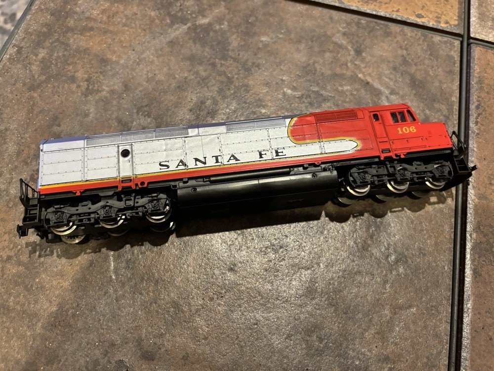 Santa Fe 106 Locomotive