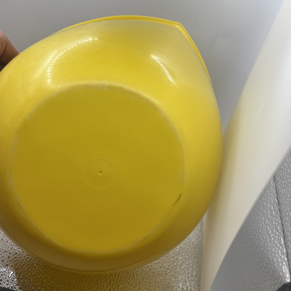 Teardrop Yellow Nesting Mixing Bowls (4)