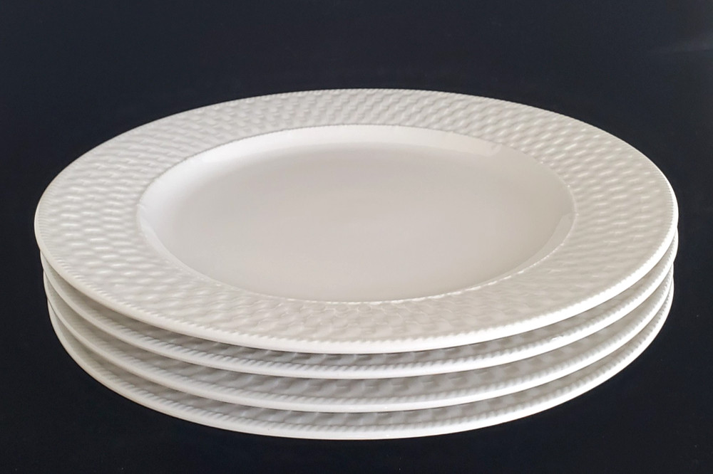 (4) ONEIDA KITCHEN WICKER BASKET WHITE DINNER PLATES 11"