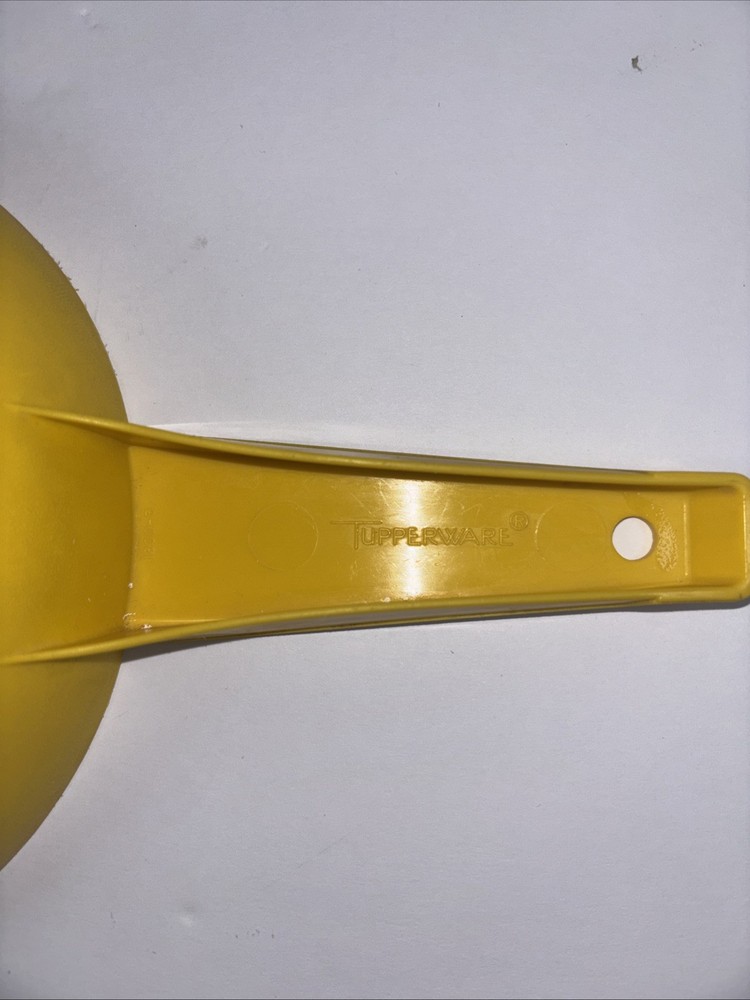 Vintage Tupperware 2 Quart Colander Strainer w/ Handle & 2 Pour Spouts Yellow
