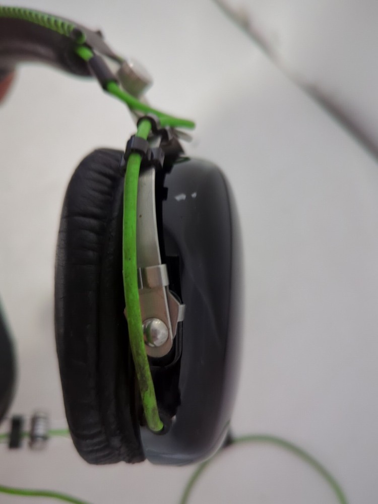 RAZER WIRELESS HEADPHONES - FULLY FUNCTIONAL