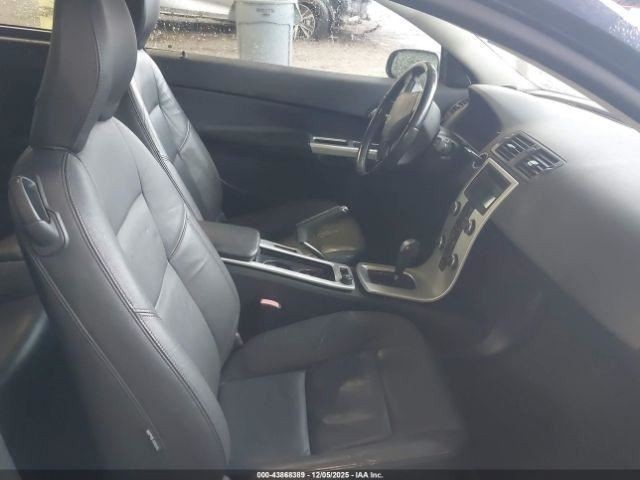 C30 2013 Glove Box 4960387
