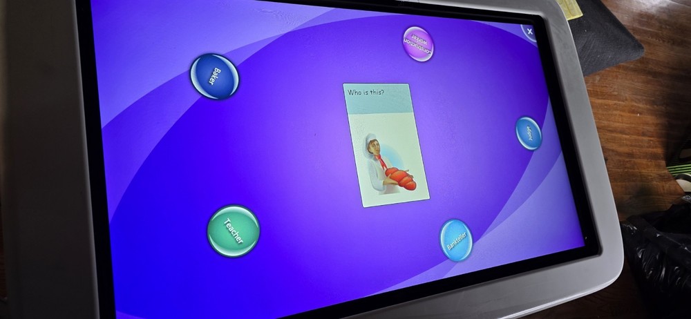 Smart Table 442i Collaborative Learning Center Children touch table