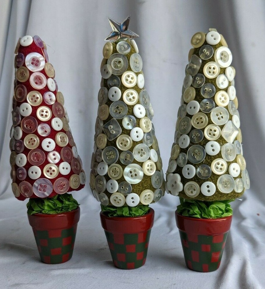 CHRISTMAS BUTTON TREE PIN CUSHION LOT. RED, GREEN DECORATIVE, FUNCTIONAL