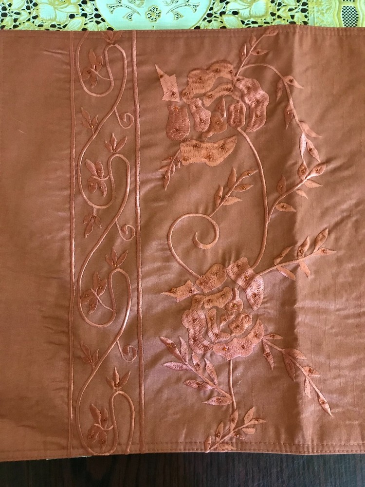 NWOT 72" Ridgefield Table Runner-Free S&H