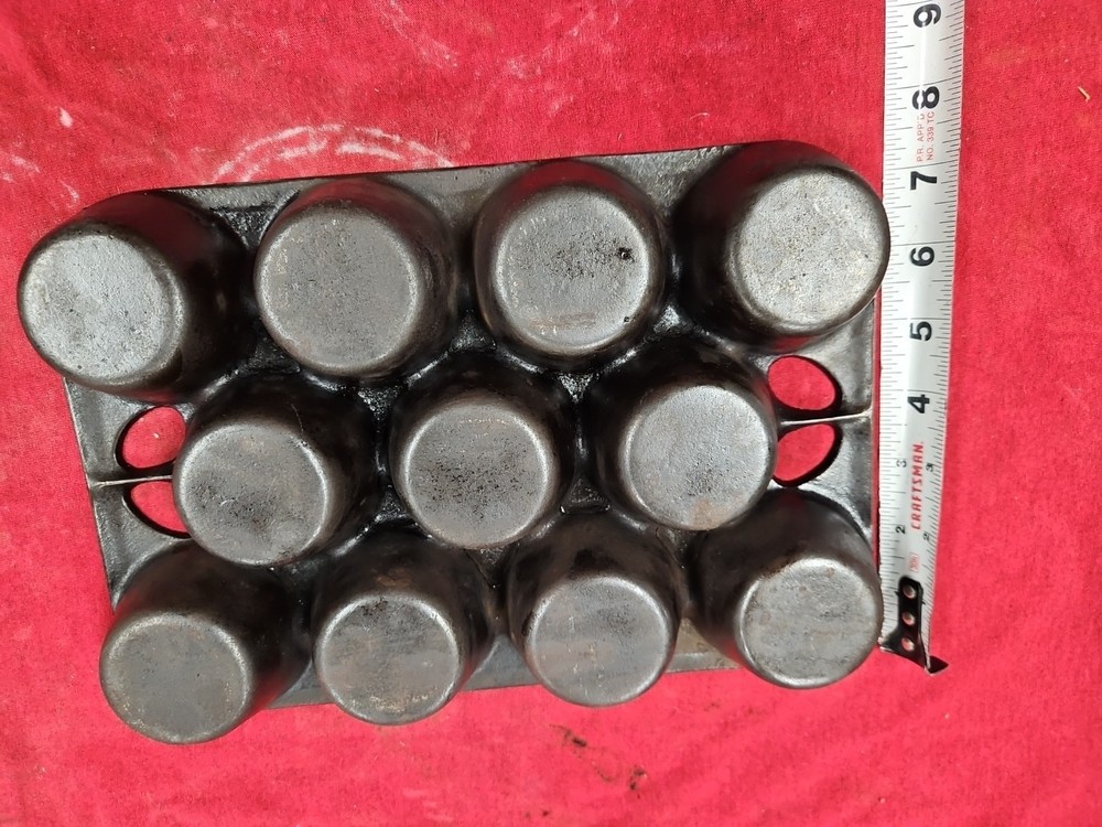 Cast Iron Muffin/Cupcake/Pop Over Pan No 10