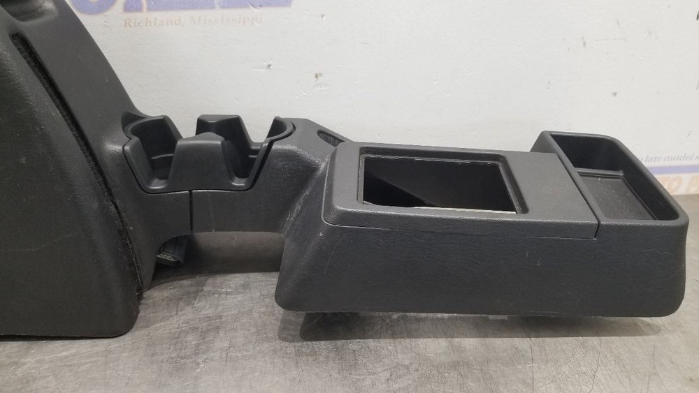 06 JEEP WRANGLER RUBICON TJ CENTER FLOOR CONSOLE BLACK AUTOMATIC SHIFT