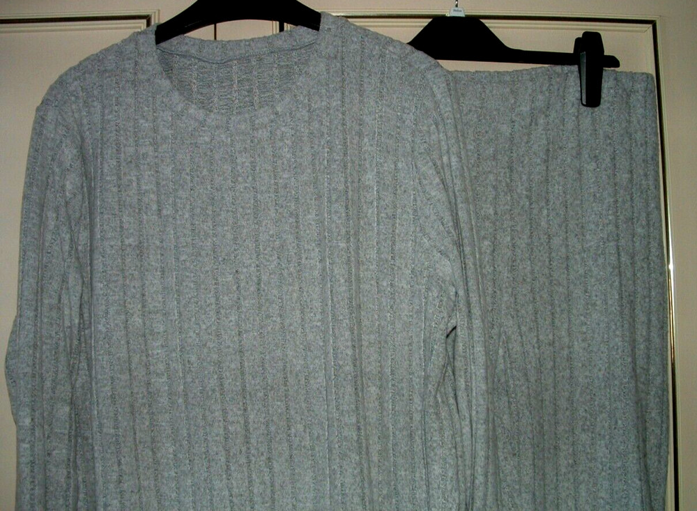 UNBRANDED- LEISURE SET-SILVER GREY-XL (16)-NEW.