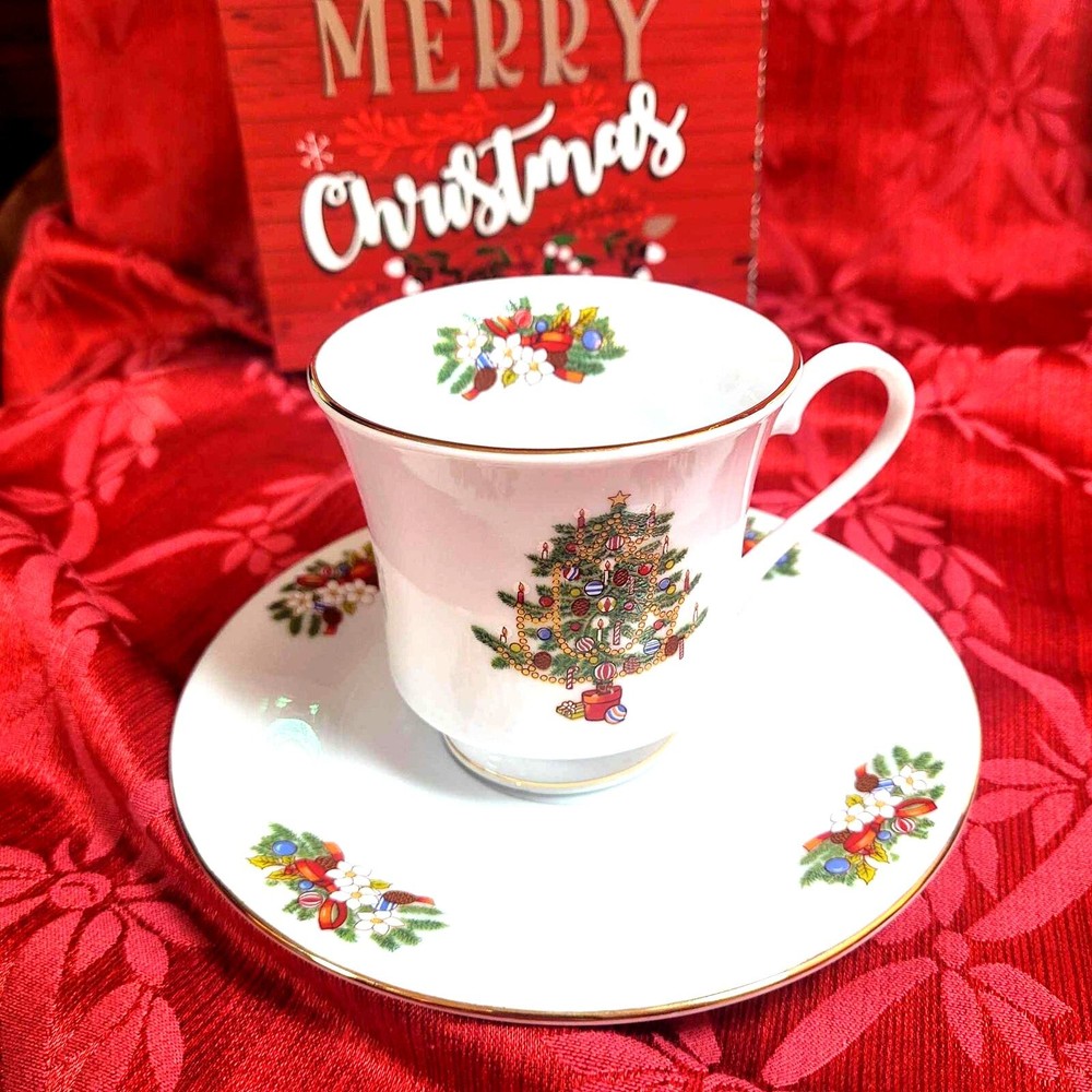 CROWN MING MISTLETOE CHINA Four 5 Piece Place Setting 2 sets available Christmas