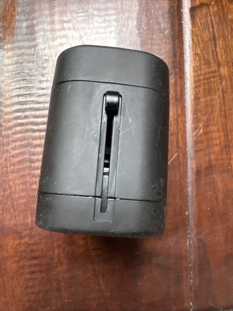 Loop LE-TA01 World Travel Adapter Plug Universal Converter