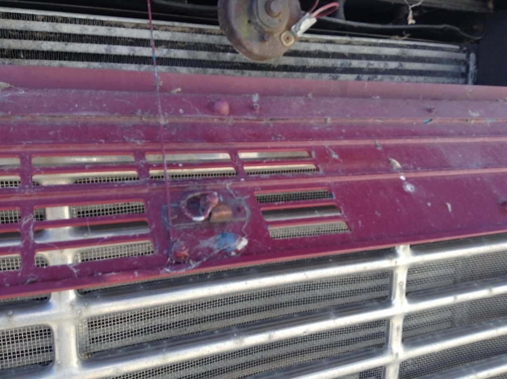 International 9700 ALUMINUM ABOVE GRILLE Panel