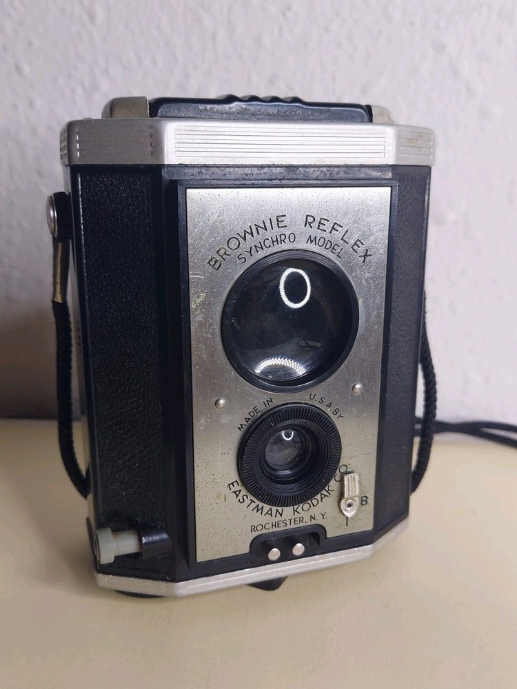 Brownie Reflex Synchro Model Vintage with Strap Untested