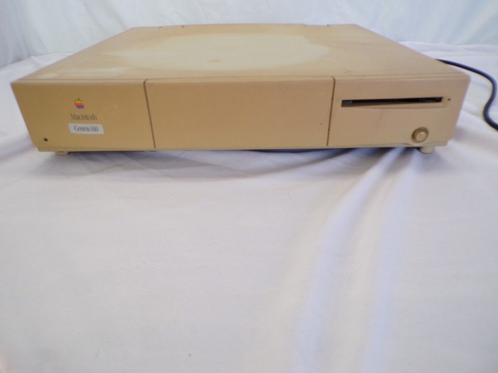 Macintosh Centris 610 Computer, Powers Up