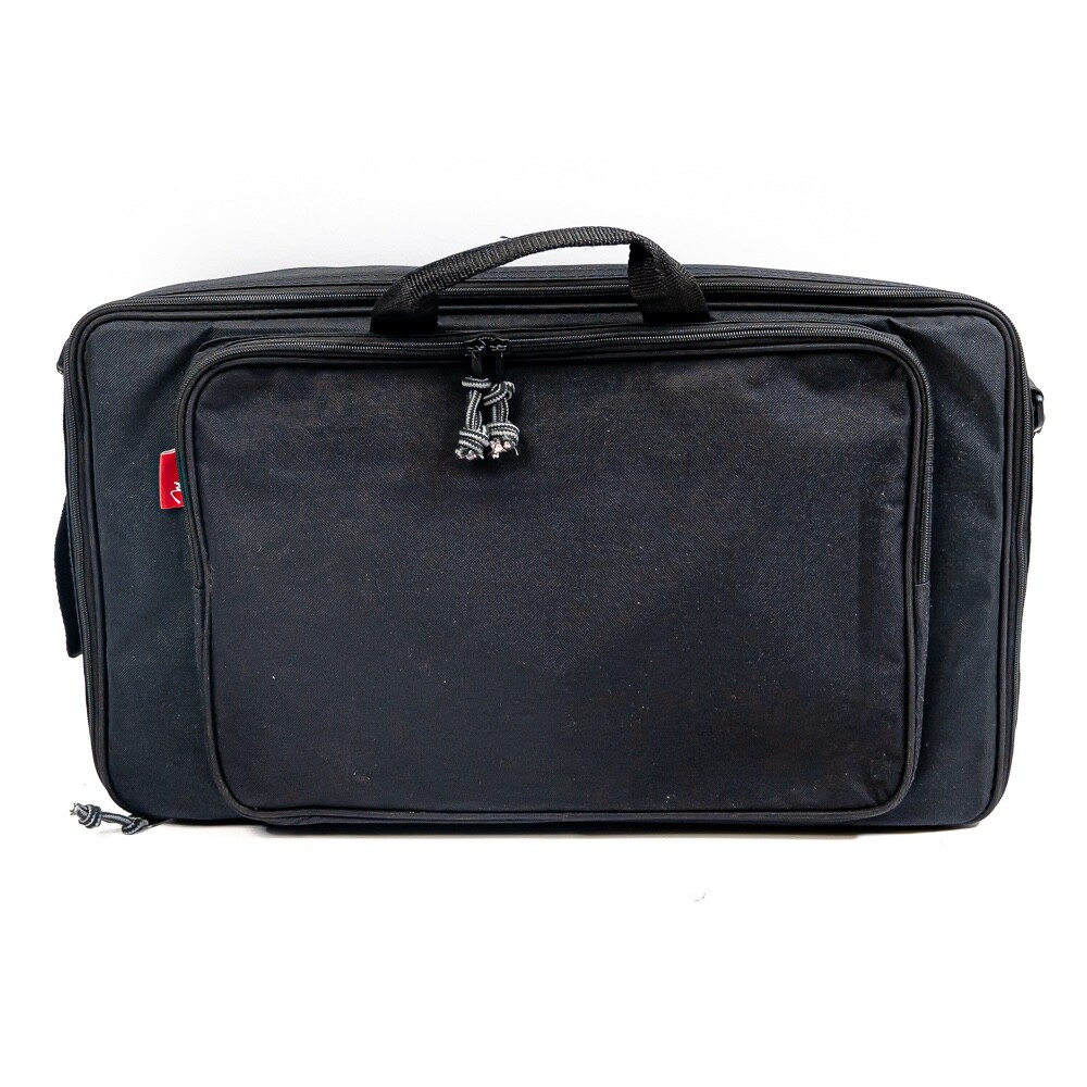 Mavis Pedalboard with Soft Case – Portable and Practical