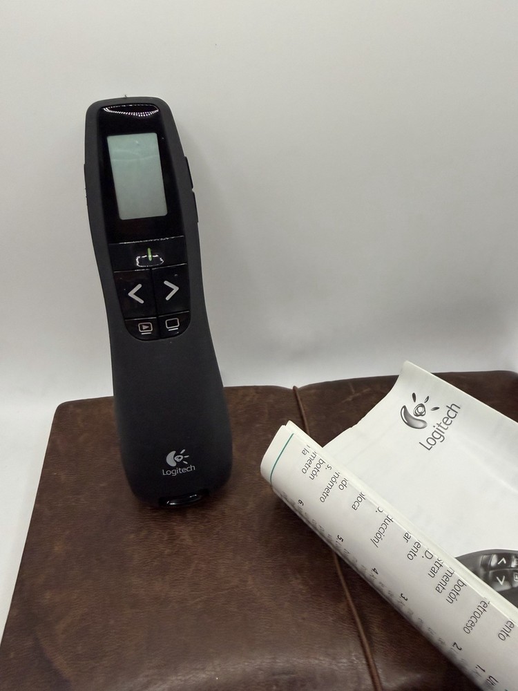 Logitech R800 Professional Presenter Green Laser Pointer with Case And USB